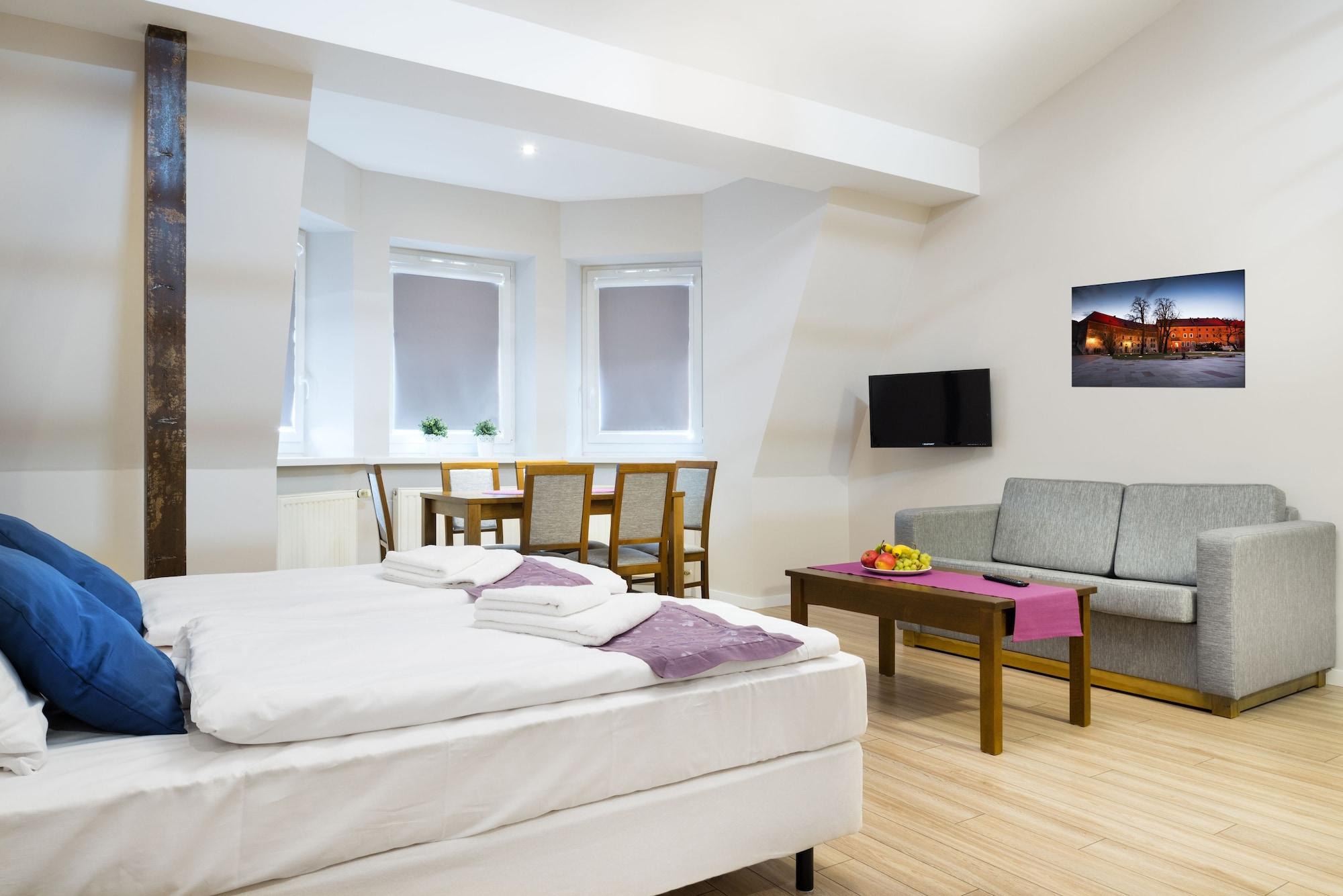 Emaus Aparthotel 3*