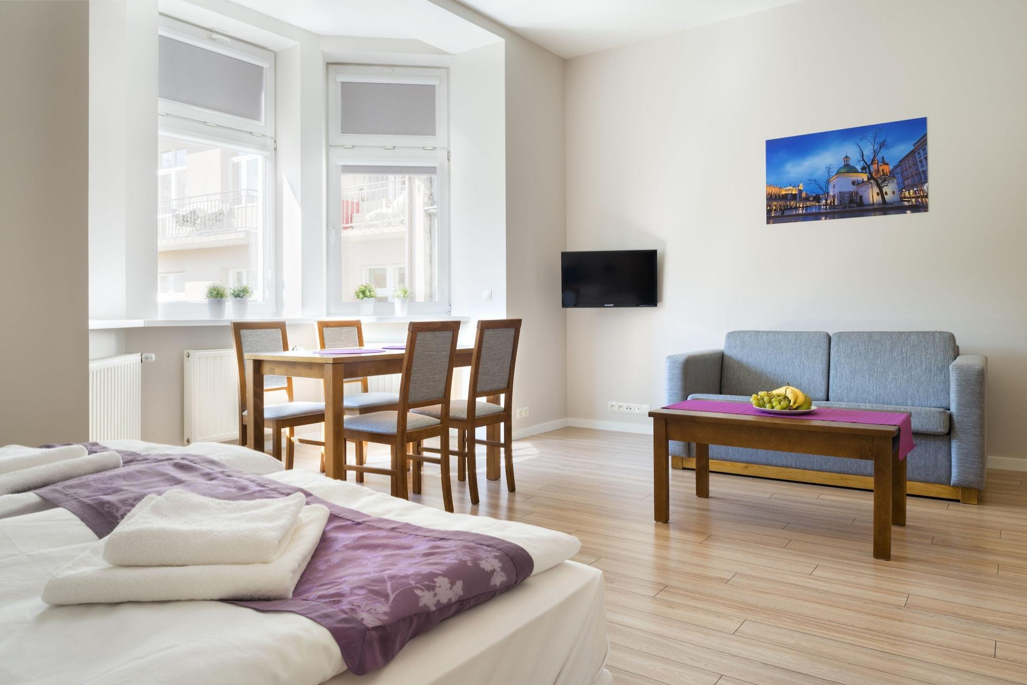 Emaus Aparthotel 3*