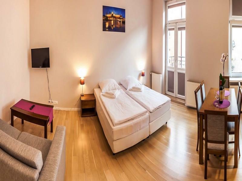 Emaus Aparthotel